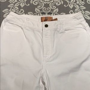 Dana Buchman Size 2 white Flare Jeans